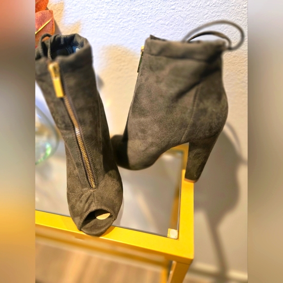 Olive green booties - Picture 3 of 6